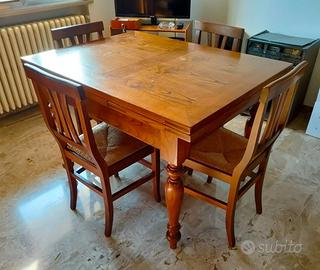 Tavolo allungabile in legno con 4 sedie - metà 800