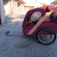 Rimorchio per trasporto di cani in bicicletta
