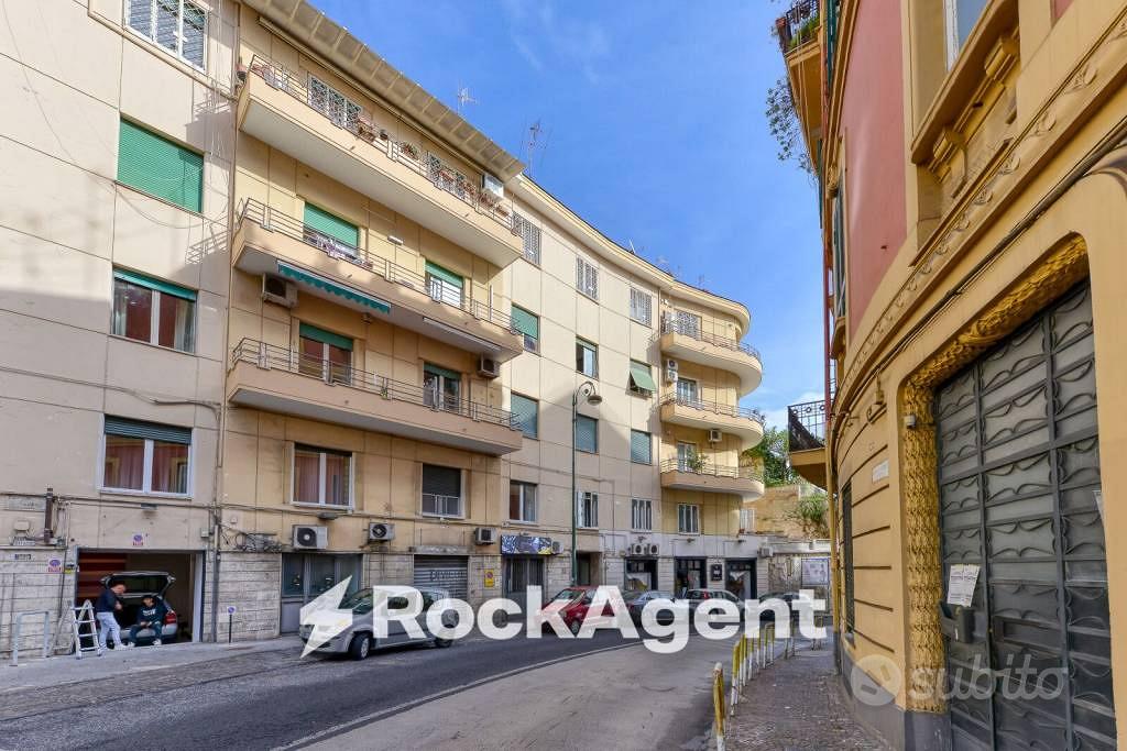 Appartamento di 197 m² con 4 locali a Napoli - Vista 3