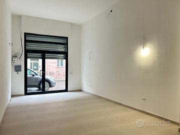 Locale commerciale via Is Maglias