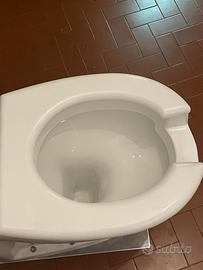 WC ergonomico per anziani e disabili con staffa di