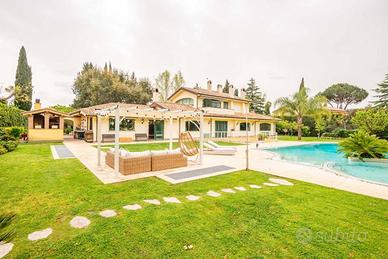Villa di 900 m² con più di 5 locali e box auto dop