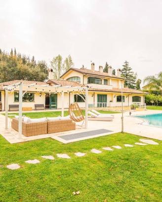 Villa di 900 m² con più di 5 locali e box auto dop