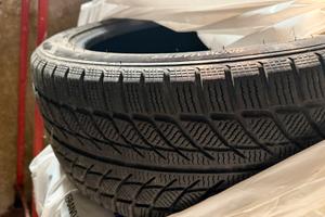 Gomme da neve 235/45 R18