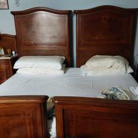 Letto matrimoniale di legno intarsiato