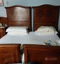 Letto matrimoniale di legno intarsiato