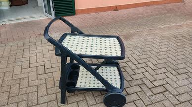carrello in plastica con ruote