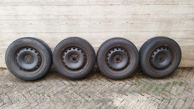 Pneumatici invernali Falken con cerchio in lamiera