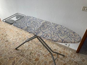 Asse da stiro pieghevole con poggiaferro