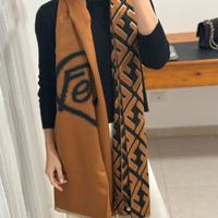 Stola double Fendi, colori nero e cammello