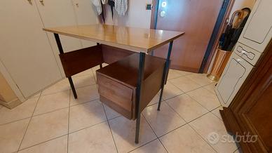 SCRIVANIA VINTAGE ANNI '60 in legno e metallo