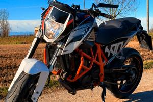 Ktm duke 690 depotenziato a libretto