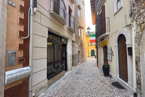 MONOLOCALE A TORRI DEL BENACO