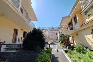 VILLA A SCHIERA A SAN FELICE A CANCELLO