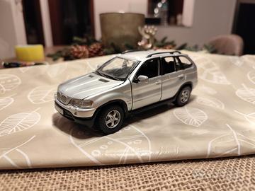 BMW X5 scala 1/24 marchio Maisto 