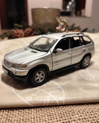 BMW X5 scala 1/24 marchio Maisto 
