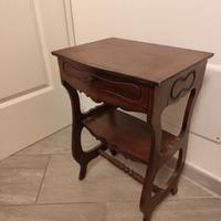 Comodino antico in noce