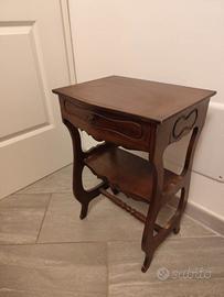 Comodino antico in noce