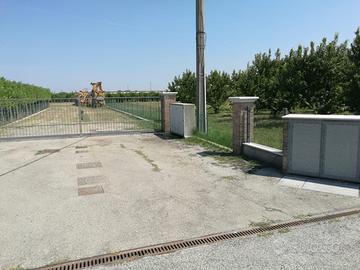 Capannone/deposito mq350 con terreno mq3500