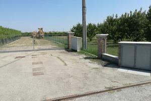 Capannone/deposito mq350 con terreno mq3500