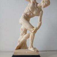 Statuetta greca discobolo