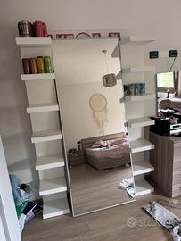 Specchiera e scaffali/scarpiere