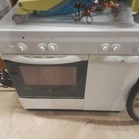 cucina con porta bombola