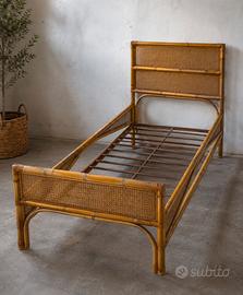 Due strutture letto in vimini e paglia viennese