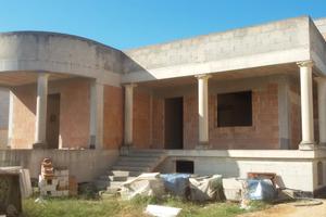 Villa al rustico da completare a Lizzano