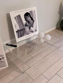 Tavolino da salotto in plexiglass trasparente