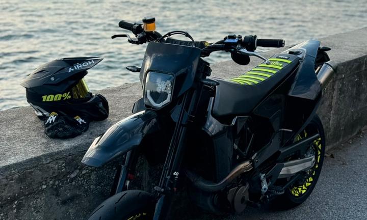 Husqvarna 701 supermoto