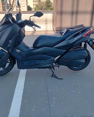 Yamaha X-Max 300
