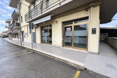 NEGOZIO A CASTELLALTO