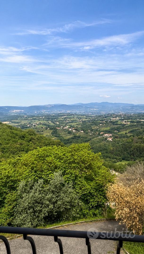 Eleganza, luce e panorama: appartamento pronto da - Vista 6