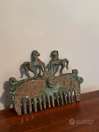 Pettine decoratvo in metallo stile antico