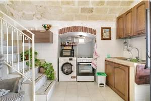 Bilocale 65 Mq con cantina di 35 mq dotata di acqu