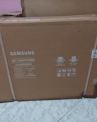 CONDIZIONATORE Samsung MODELLO IN FOTO 