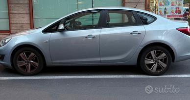 Opel Astra Berlina 1,4 cc  101 cv