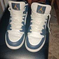 Nike Air Jordan 1 Mid Obsidian.