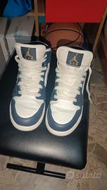 Nike Air Jordan 1 Mid Obsidian.