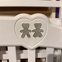 Lettino con materasso per bambino