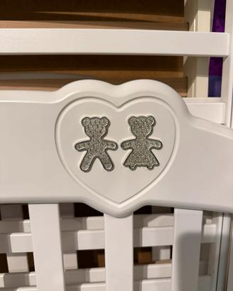 Lettino con materasso per bambino