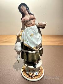 Statua in porcelana “ Piomontese 1800” Capodimonte