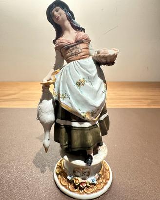 Statua in porcelana “ Piomontese 1800” Capodimonte