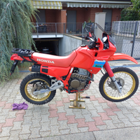 Honda dominator 650 del 1990