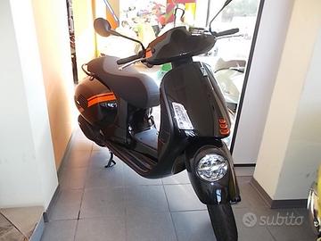 Piaggio Vespa 300 GTV -aziendale km 0 2024