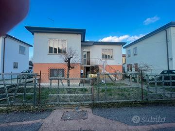 Centro ampia casa singola su due livelli