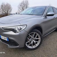 Alfa Romeo Stelvio q4 280 CV benzina GANCIO TRAINO