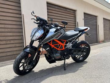 Ktm duke 125 grey edition