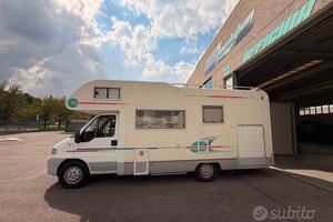 CAMPER MANSARDATO Adria 660 DP CON LETTO TRASVERSA